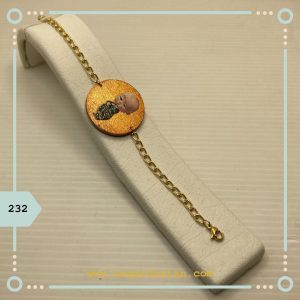 دستبند چوبی دکوپاژ زمینه طلایی و مسی طرح بچه رییس کد232